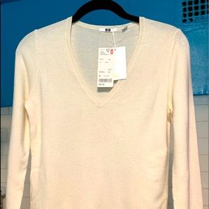 Uniqlo White Cashmere Sweater Size Small